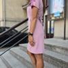 Sukienka medyczna damska taliowana wstawka róże kolorowe kolor baby pink BASIC EFIMED