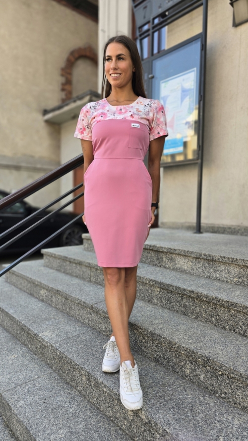 Sukienka medyczna damska taliowana wstawka sweet flowers kolor dusty pink BASIC EFIMED