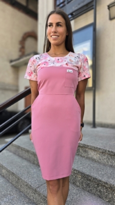 Sukienka medyczna damska taliowana wstawka sweet flowers kolor dusty pink BASIC EFIMED